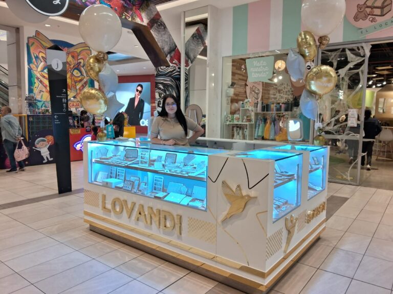 Local Lovandi Jockey Plaza